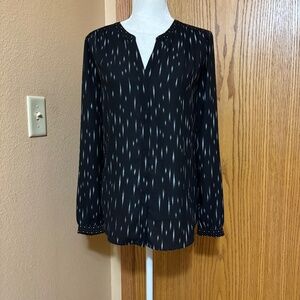 (SOLD)  NYDJ ladies small NWOT Black w/white/splash of red print